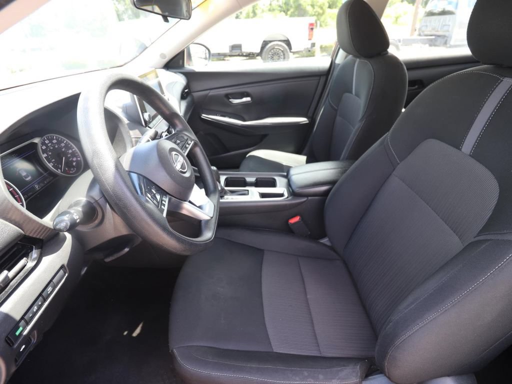 Used 2024 Nissan Sentra SV FWD image 2