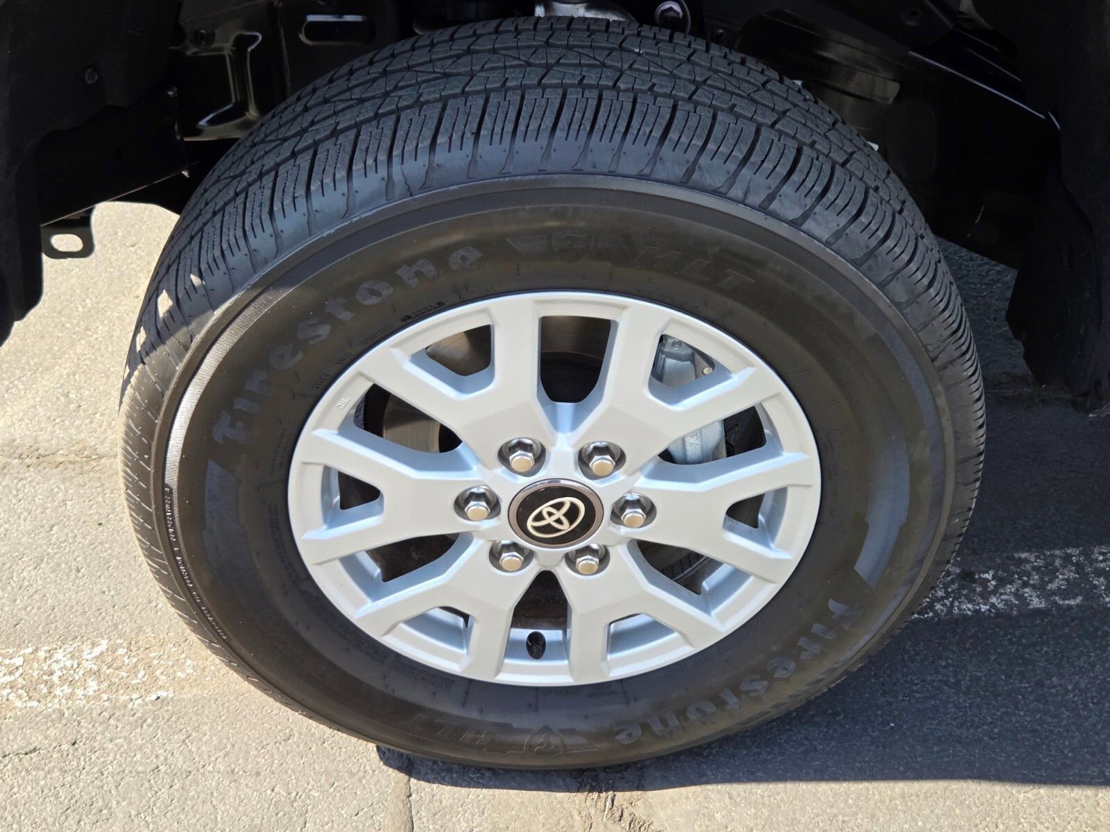 Used 2025 Toyota Tacoma SR5 AWD/4WD image 9