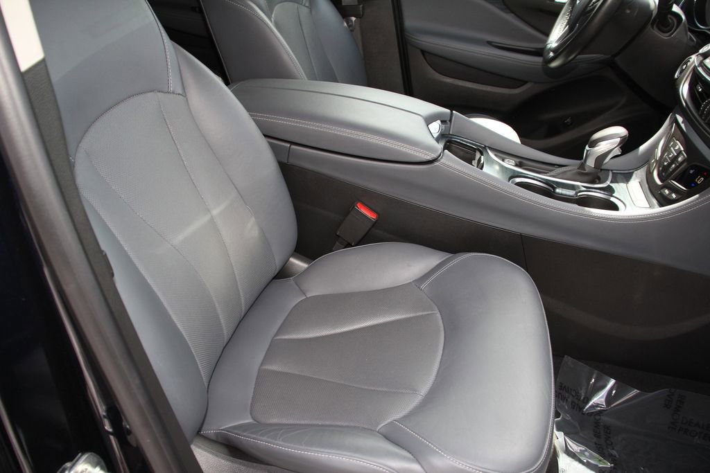 Used 2020 Buick Envision Essence AWD/4WD image 28