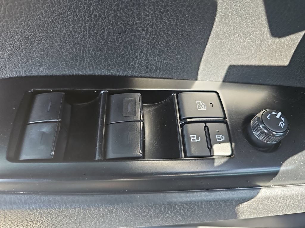Used 2025 Toyota Camry SE FWD image 26