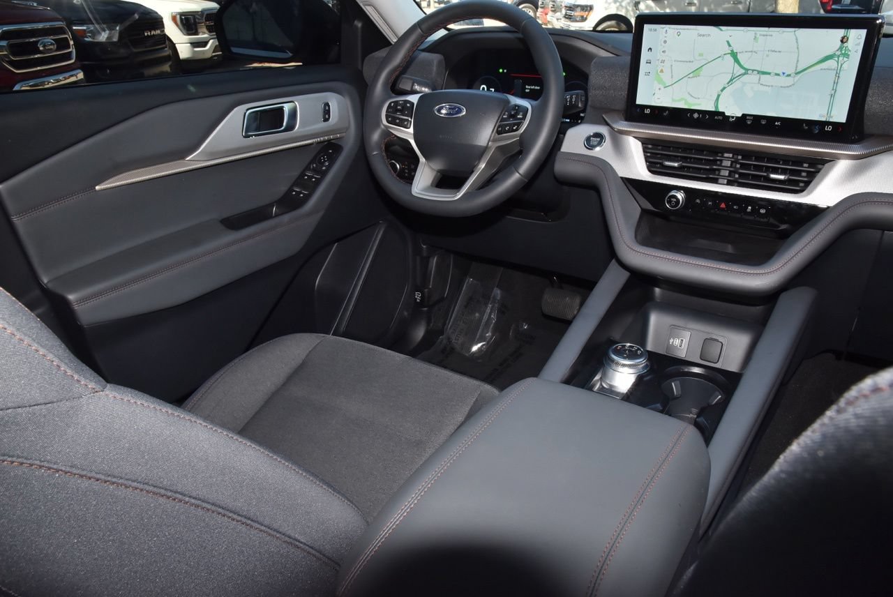 Certified 2026 Ford Explorer Active RWD image 16