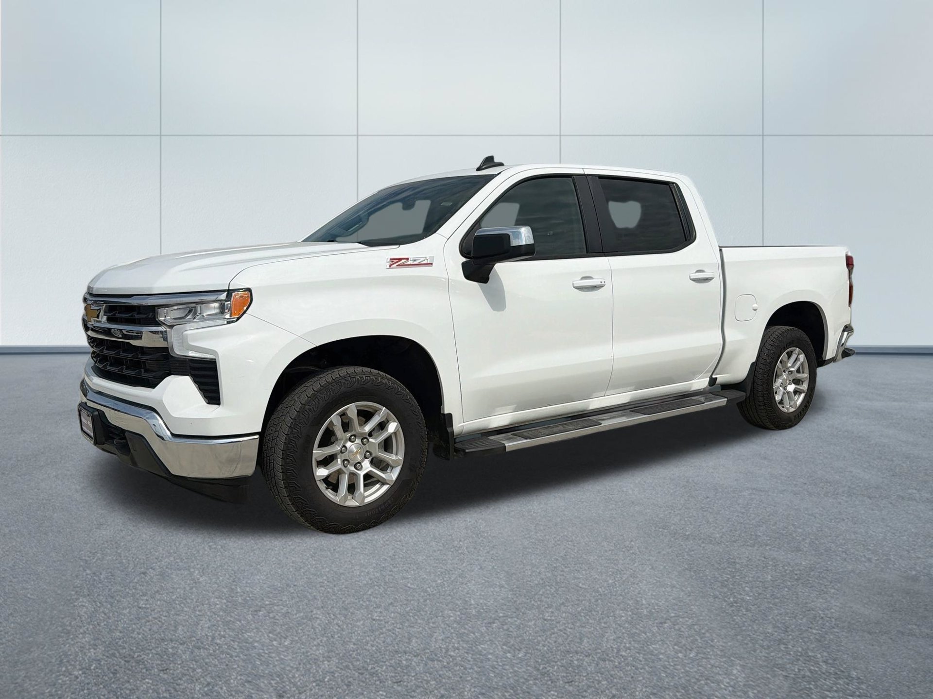 Used 2025 Chevrolet Silverado 1500 LT AWD/4WD image 1