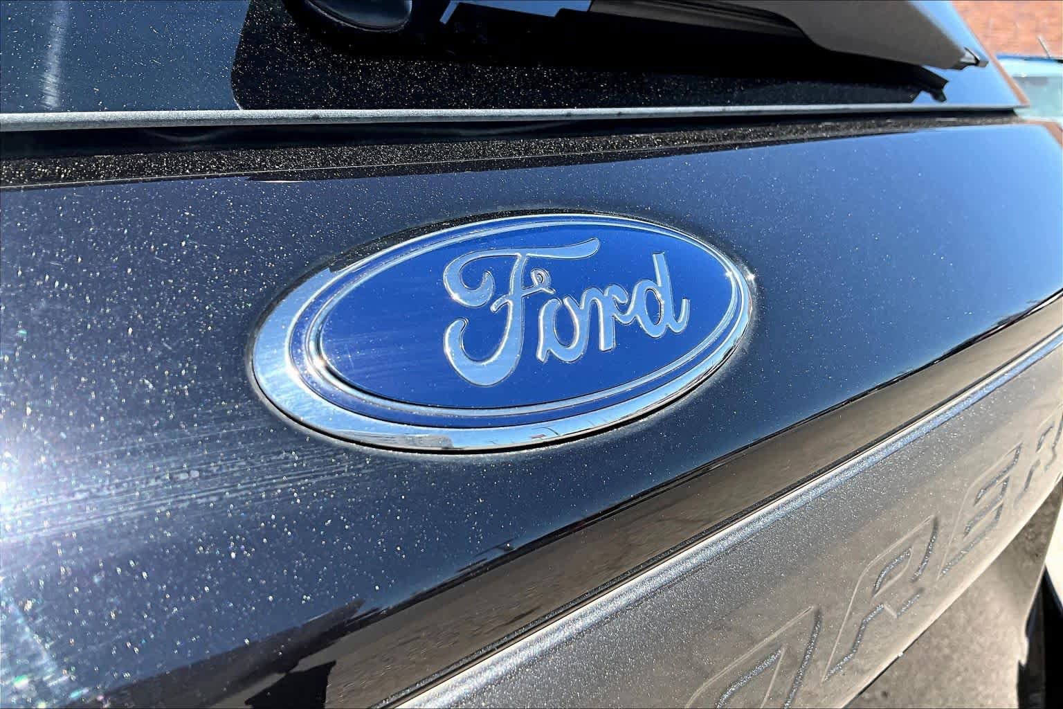 Certified 2022 Ford Explorer XLT w/ Equipment Group 202A RWD image 30