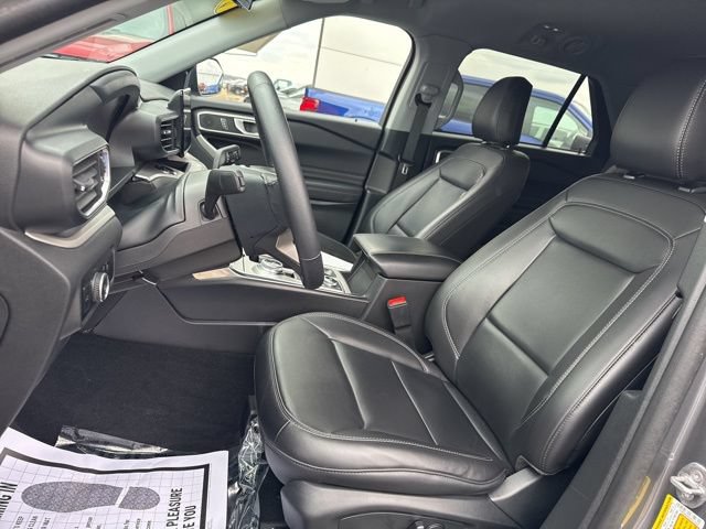 Certified 2024 Ford Explorer XLT w/ Equipment Group 202A AWD/4WD image 13