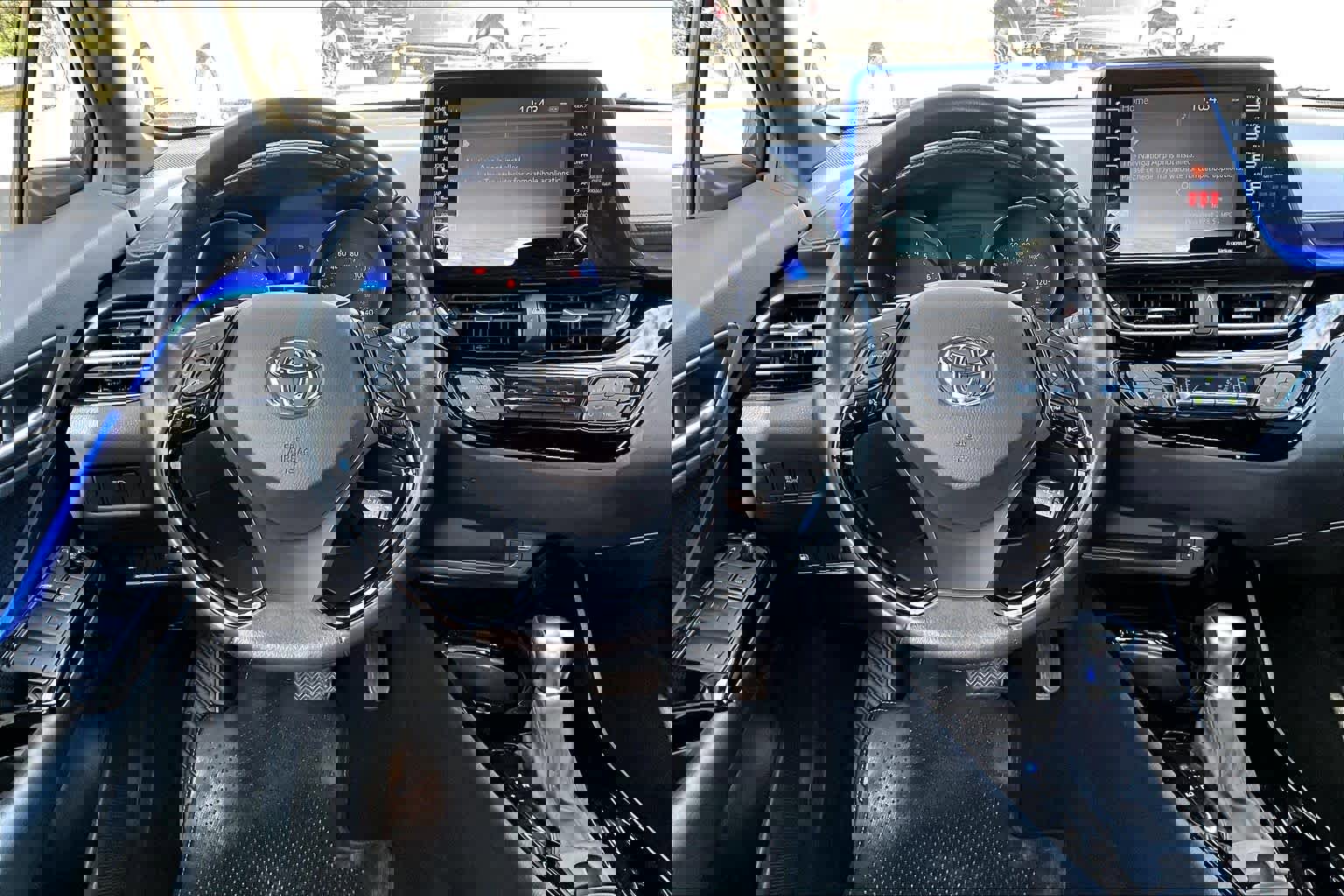 Used 2022 Toyota C-HR XLE image 5