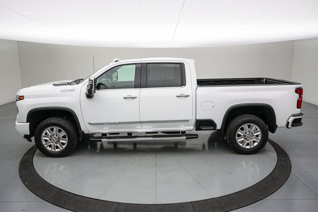 Used 2024 Chevrolet Silverado 2500 High Country w/ Technology Package AWD/4WD image 8
