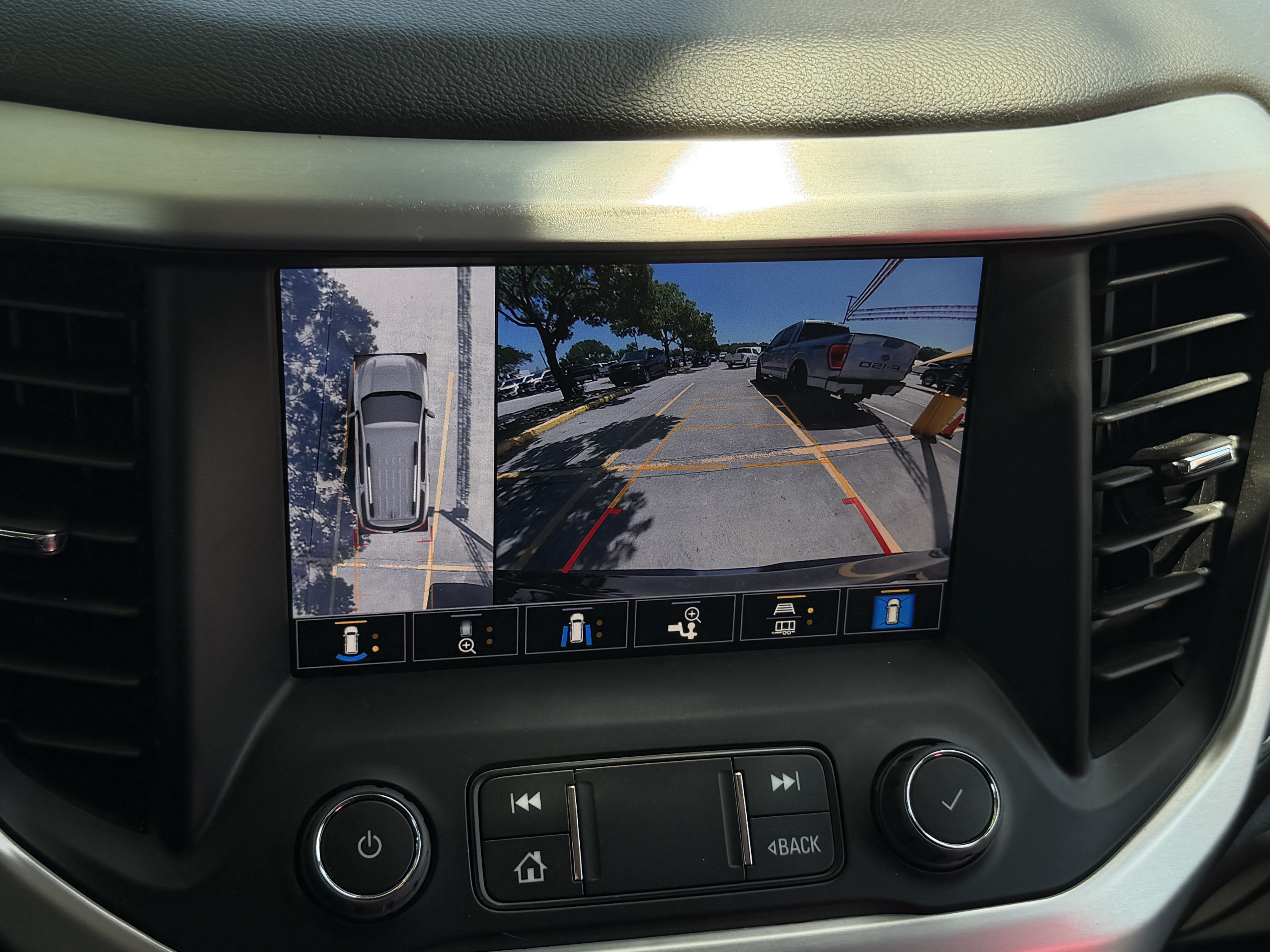 Used 2023 GMC Acadia SLT w/ Elevation Edition FWD image 24
