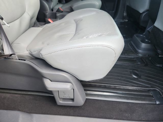 Used 2021 Toyota Sienna Limited image 31