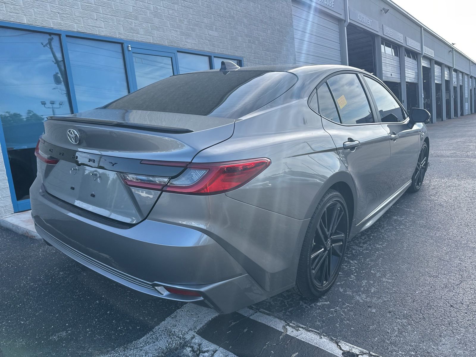Used 2025 Toyota Camry XSE FWD image 3