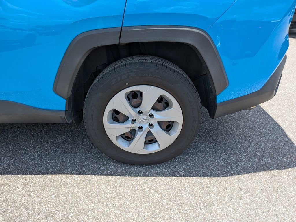 Used 2019 Toyota RAV4 LE FWD image 33