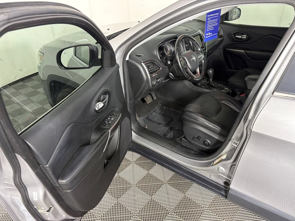 Used 2021 Jeep Cherokee Latitude Lux w/ Comfort/Convenience Group AWD/4WD image 11