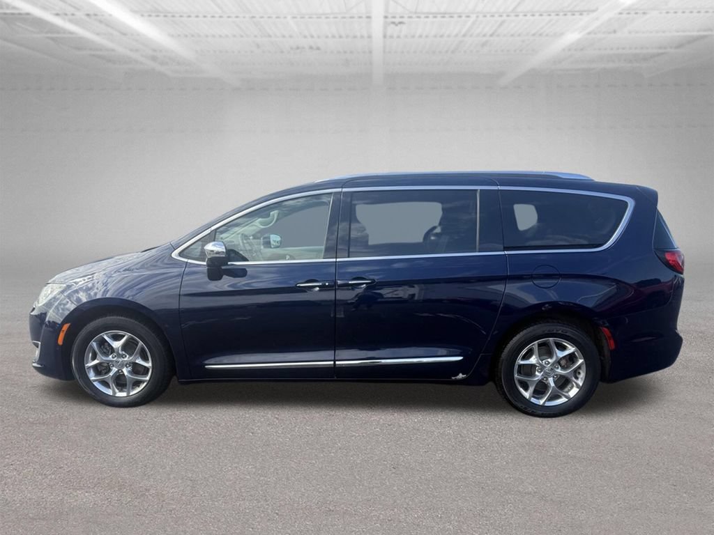 Used 2018 Chrysler Pacifica Limited w/ Advanced Safetytec Group FWD image 11