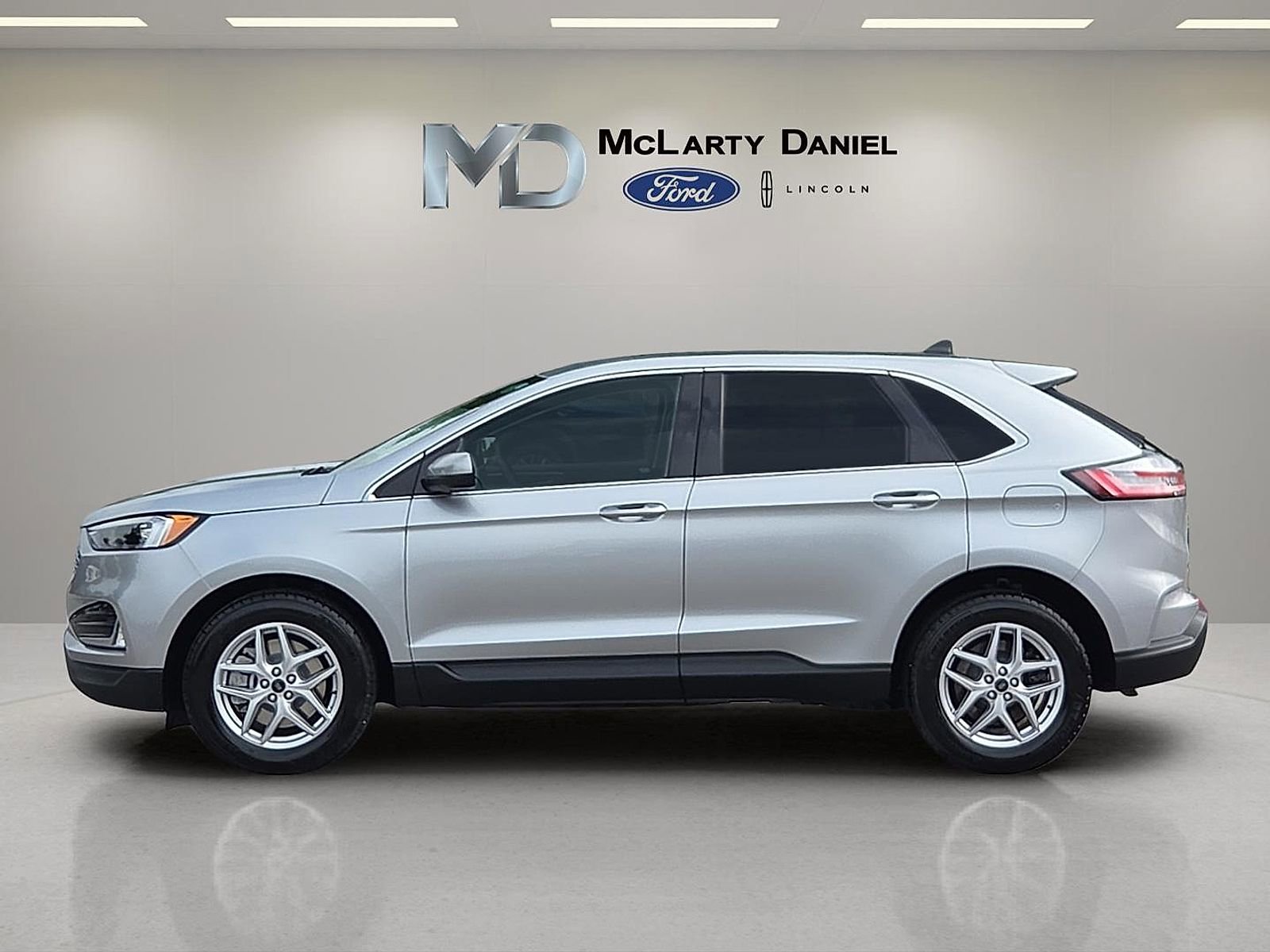 Certified 2023 Ford Edge SEL w/ Convenience Package AWD/4WD image 3