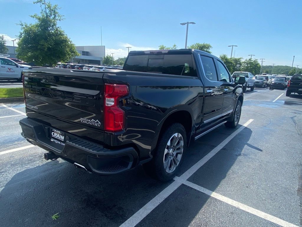 Used 2023 Chevrolet Silverado 1500 High Country w/ Technology Package AWD/4WD image 7