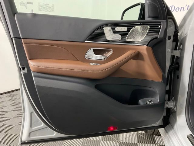 Used 2025 Mercedes-Benz GLS 450 4MATIC image 12