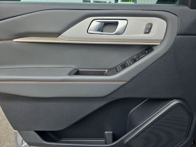 Certified 2025 Ford Explorer Active AWD/4WD image 17