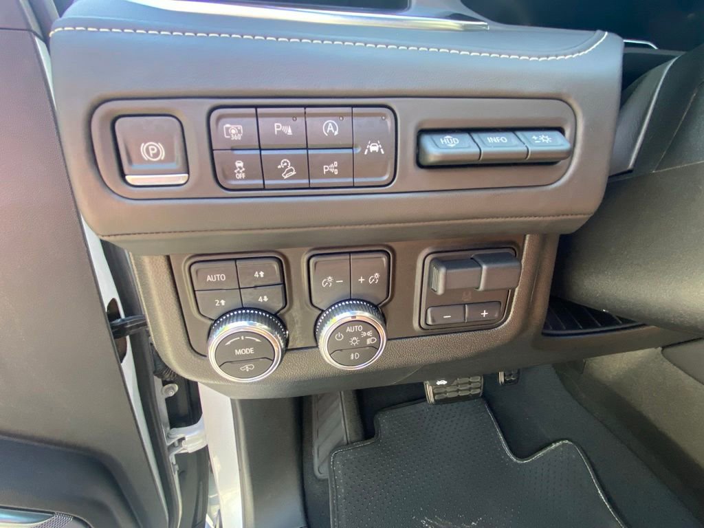 Used 2024 GMC Yukon Denali Ultimate AWD/4WD image 11