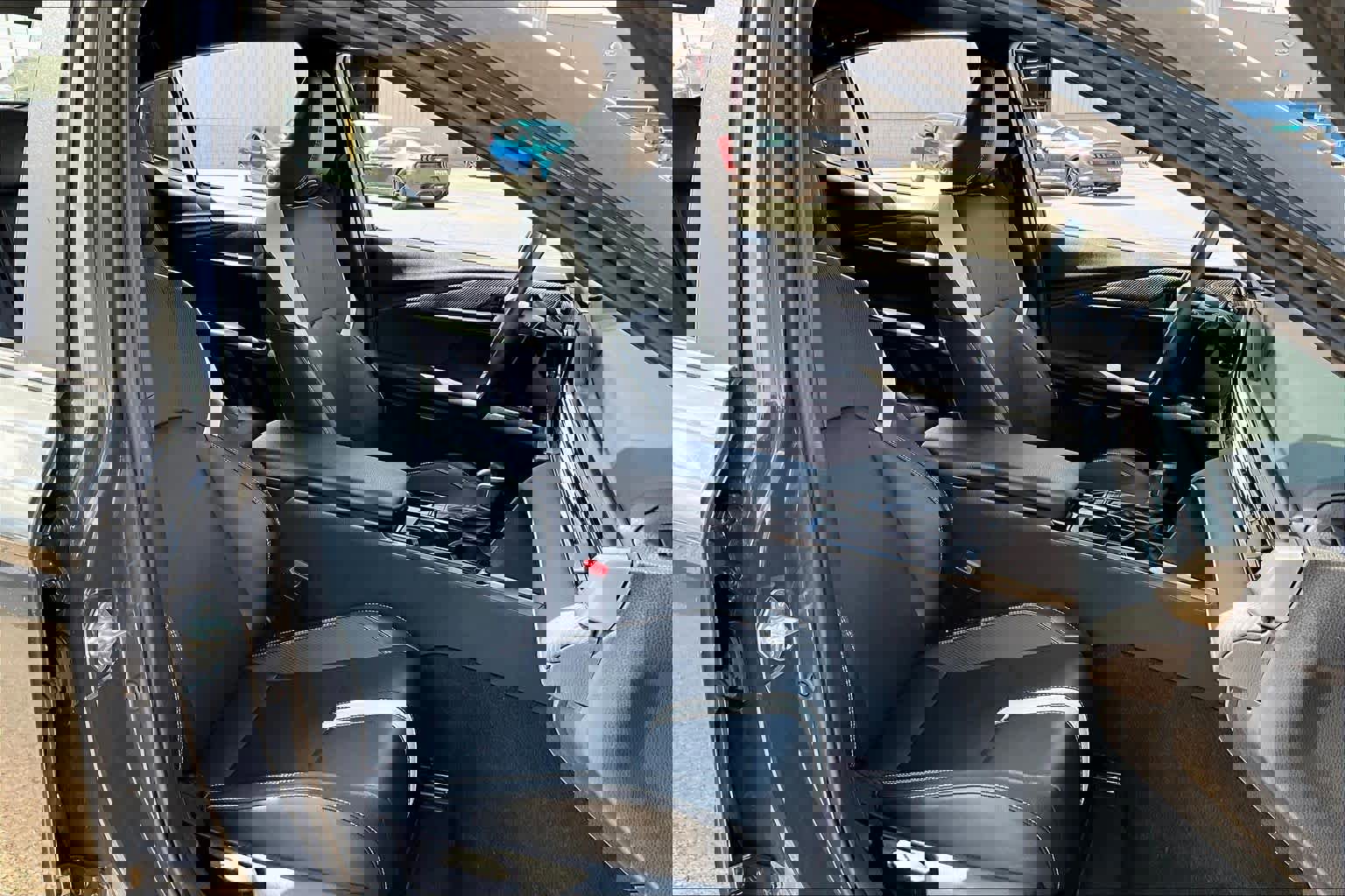 Used 2025 Toyota Camry SE image 11