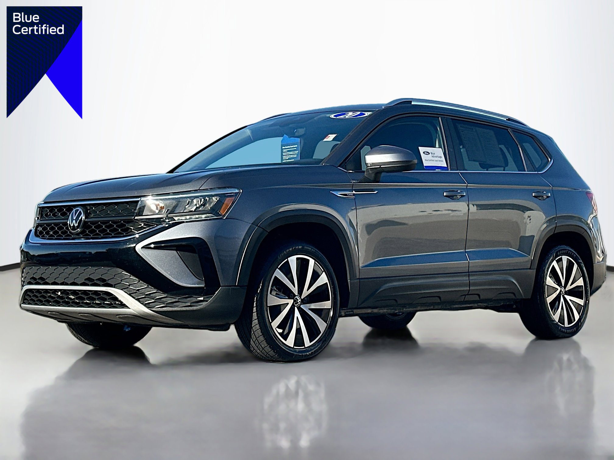 Used 2023 Volkswagen Taos SE image 1