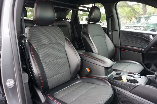 Certified 2023 Ford Escape ST-Line Select w/ Tech Pack #2 AWD/4WD image 2