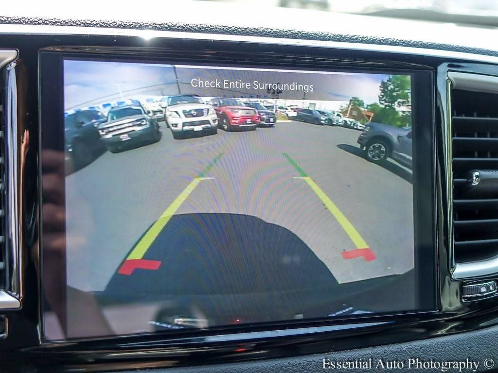 Used 2025 Chrysler Pacifica Select FWD image 16