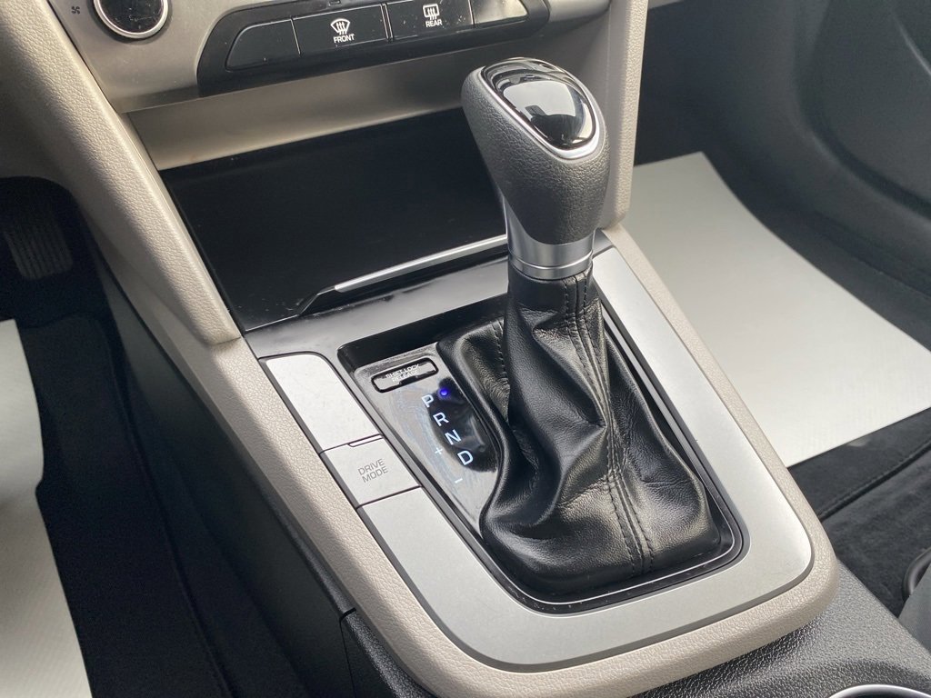 Used 2017 Hyundai Elantra SE image 24