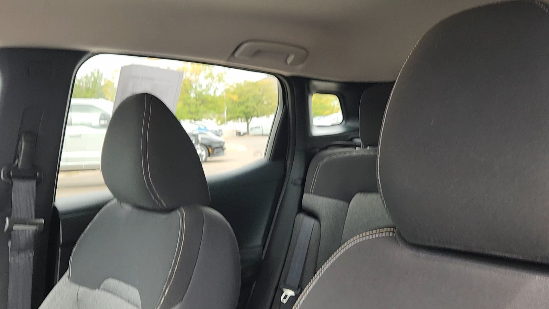 Used 2025 Nissan Kicks SV AWD/4WD image 30