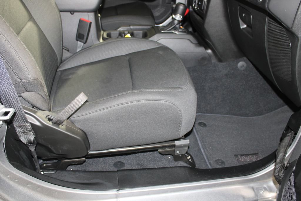 Used 2020 Jeep Wrangler Sport image 11