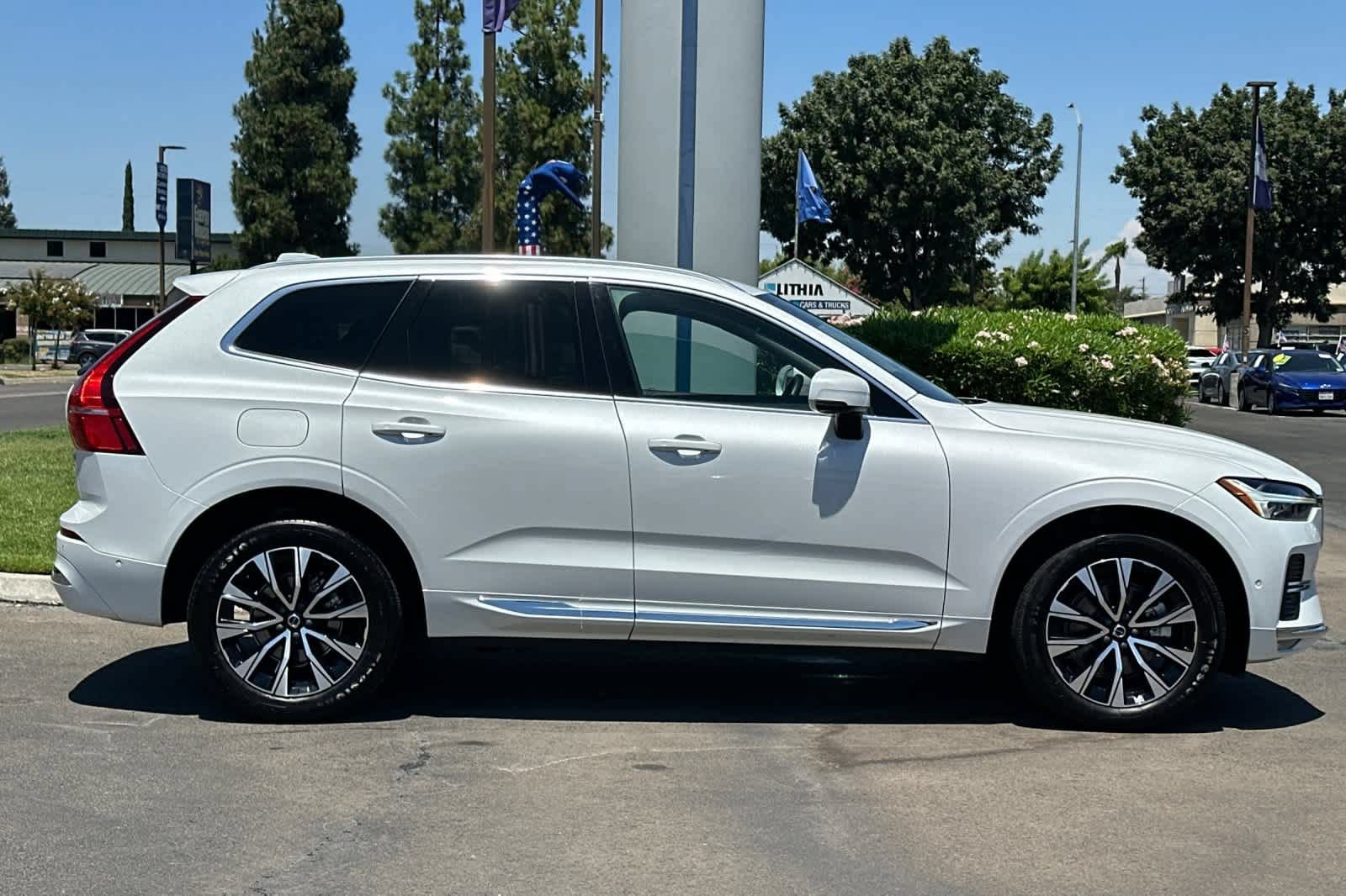 Used 2023 Volvo XC60 B5 Plus AWD/4WD image 9