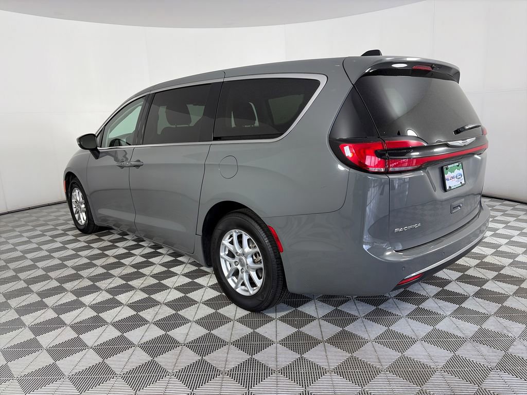 Used 2023 Chrysler Pacifica Touring-L FWD video 3