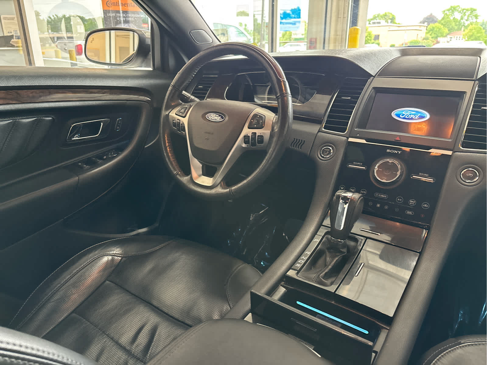 Certified 2018 Ford Taurus Limited AWD/4WD image 8