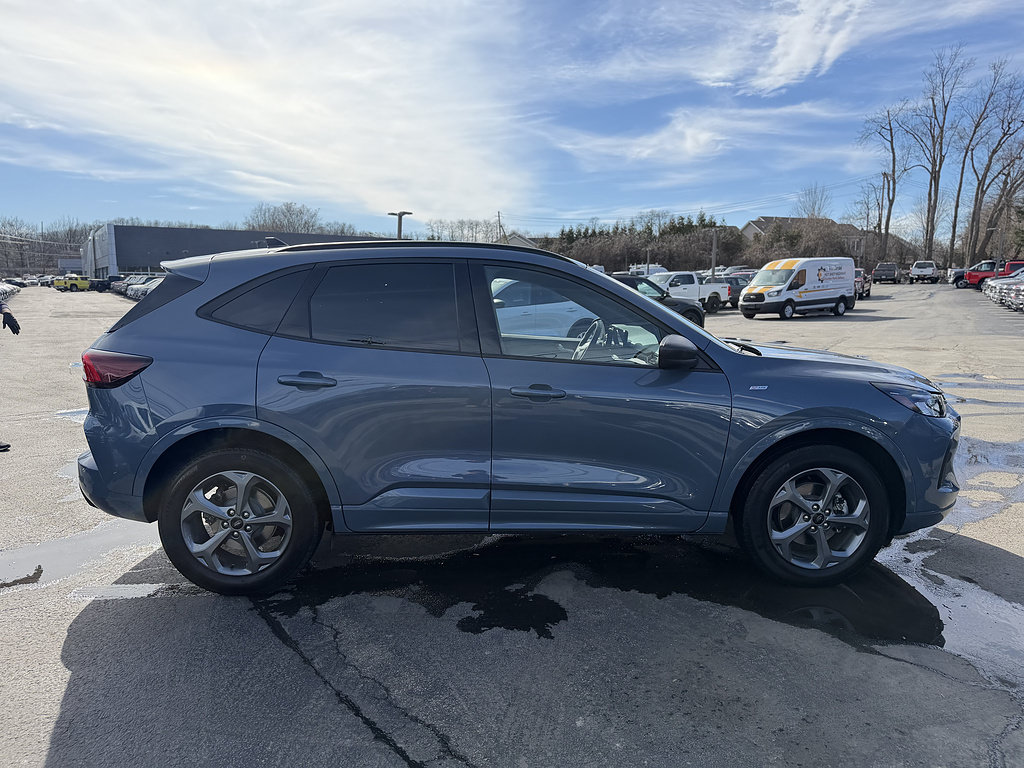 Certified 2024 Ford Escape ST-Line w/ Tech Pack #1 AWD/4WD image 9