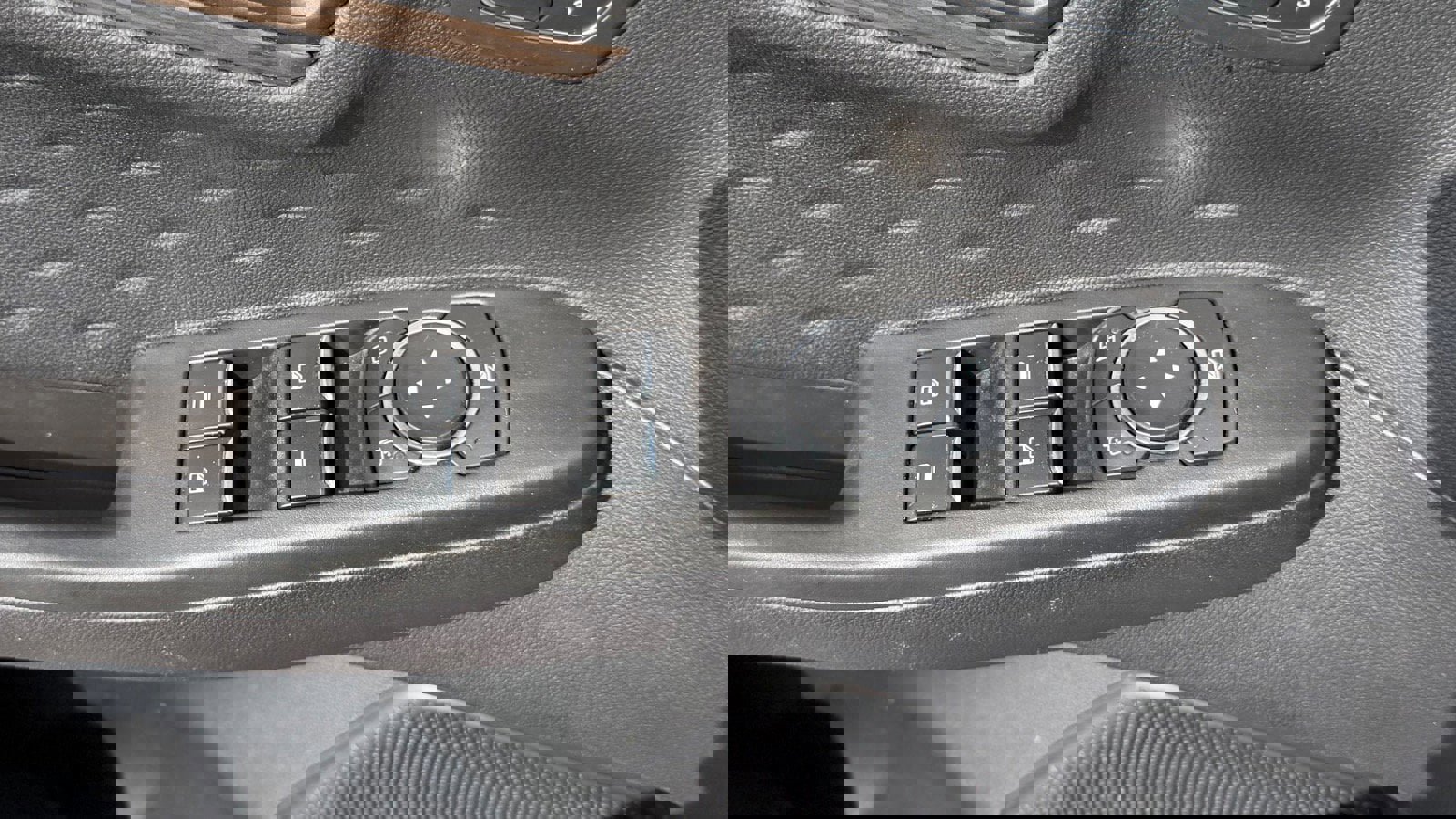 Certified 2020 Ford Escape Titanium w/ Titanium Premium Package 2.0 FWD image 25