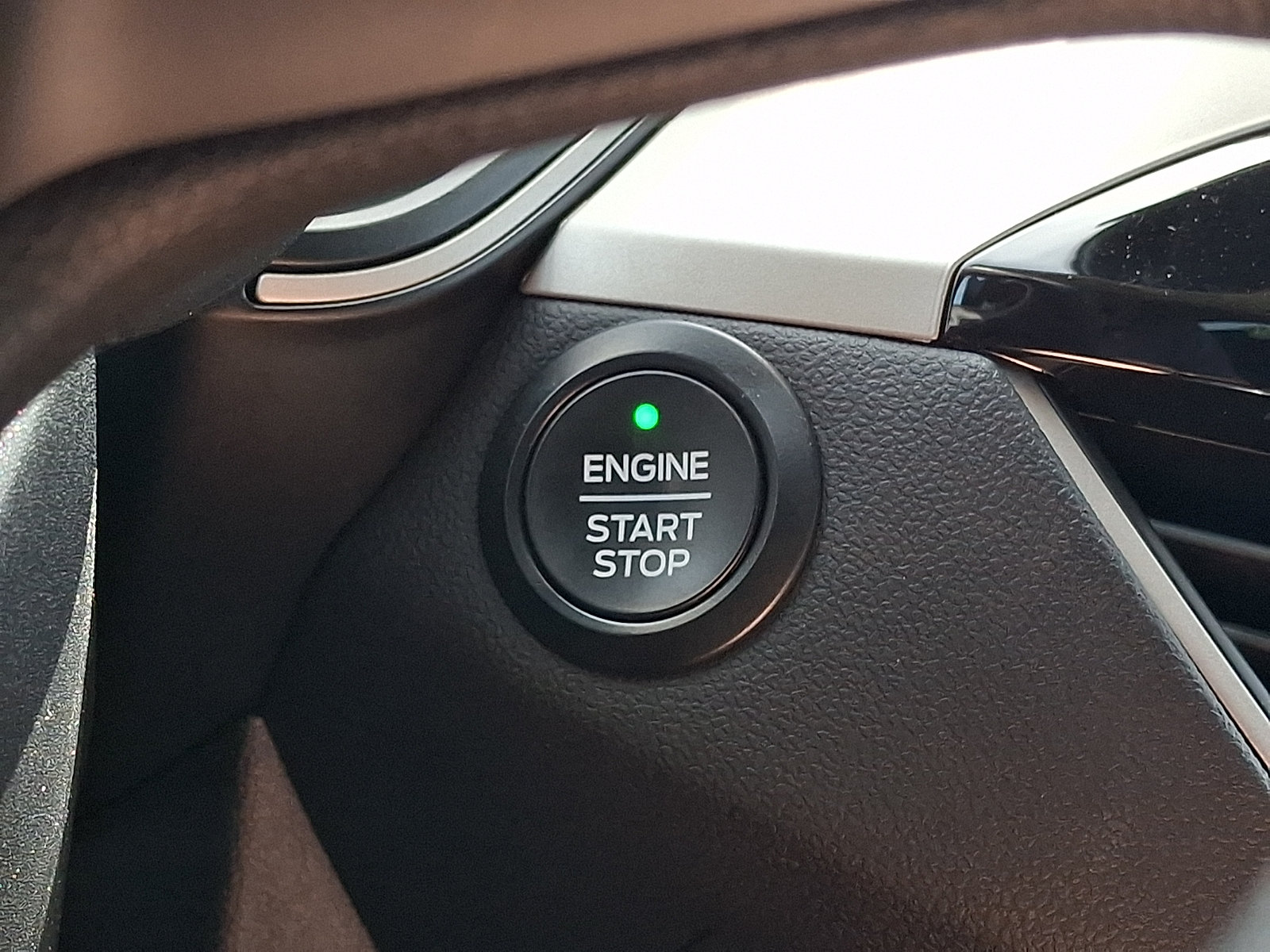 Certified 2020 Ford Escape SE AWD/4WD image 25