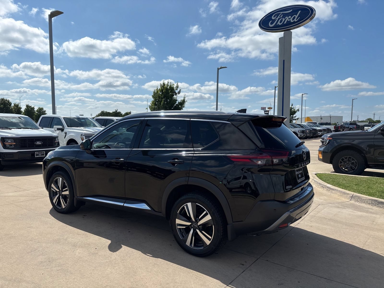 Used 2022 Nissan Rogue SL FWD image 3