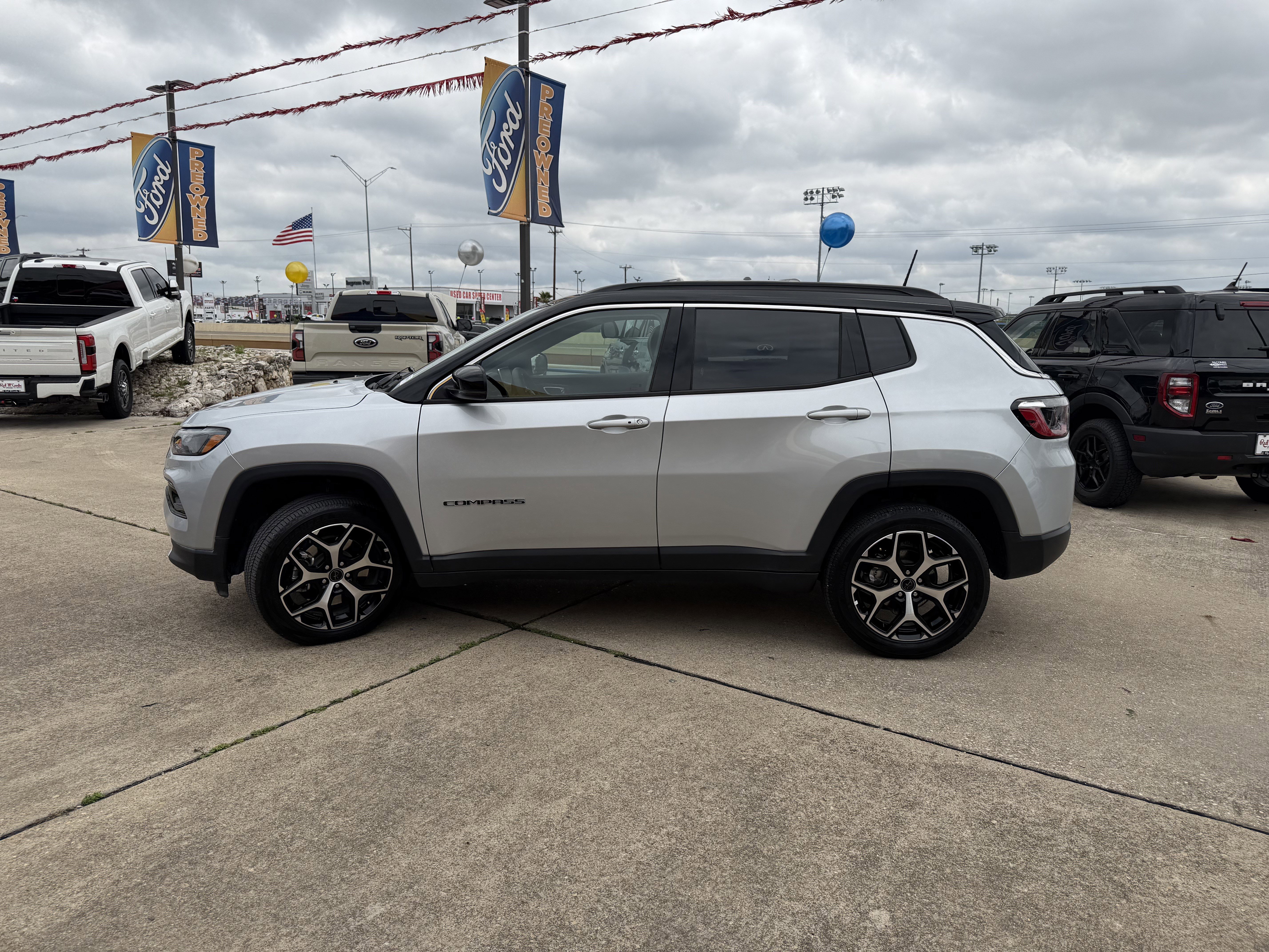 Used 2026 Jeep Compass Limited image 12