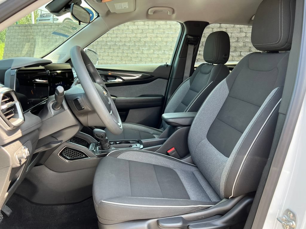 Used 2025 Chevrolet TrailBlazer LT AWD/4WD image 4