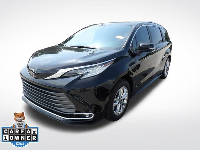 Used 2026 Toyota Sienna Limited FWD image 9
