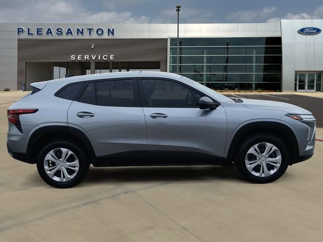 Used 2025 Chevrolet Trax LS FWD image 6