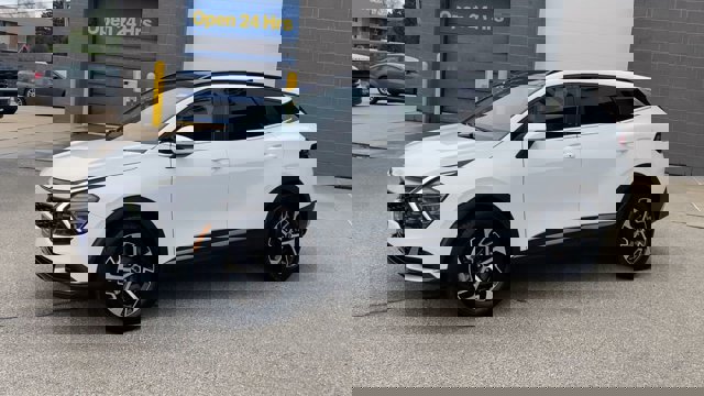 Used 2025 Kia Sportage EX w/ EX Premium Package AWD/4WD image 6