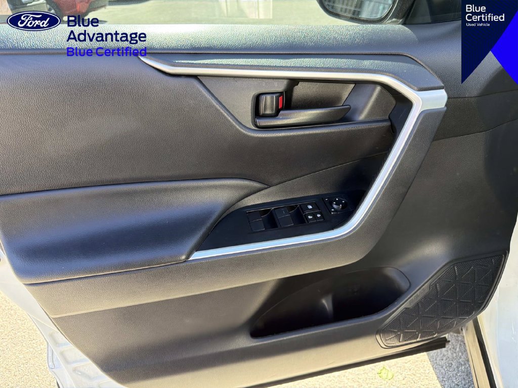 Used 2022 Toyota RAV4 LE AWD/4WD image 15