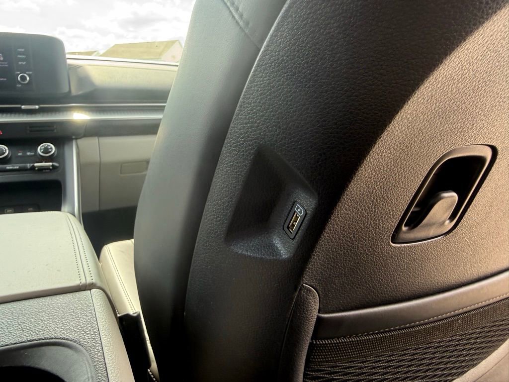 Used 2024 Kia Carnival LX FWD image 56