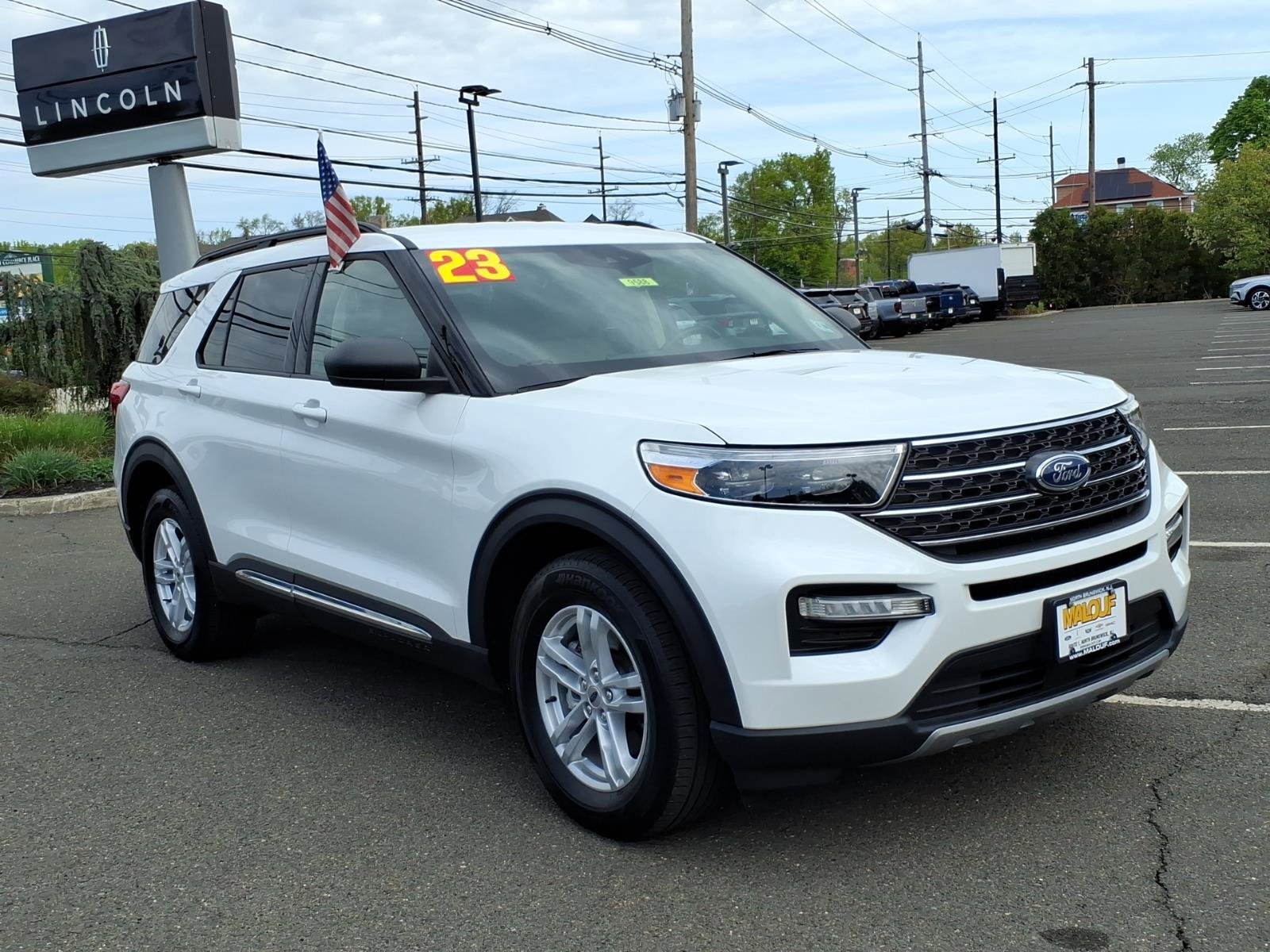 Certified 2023 Ford Explorer XLT w/ Equipment Group 202A AWD/4WD image 1