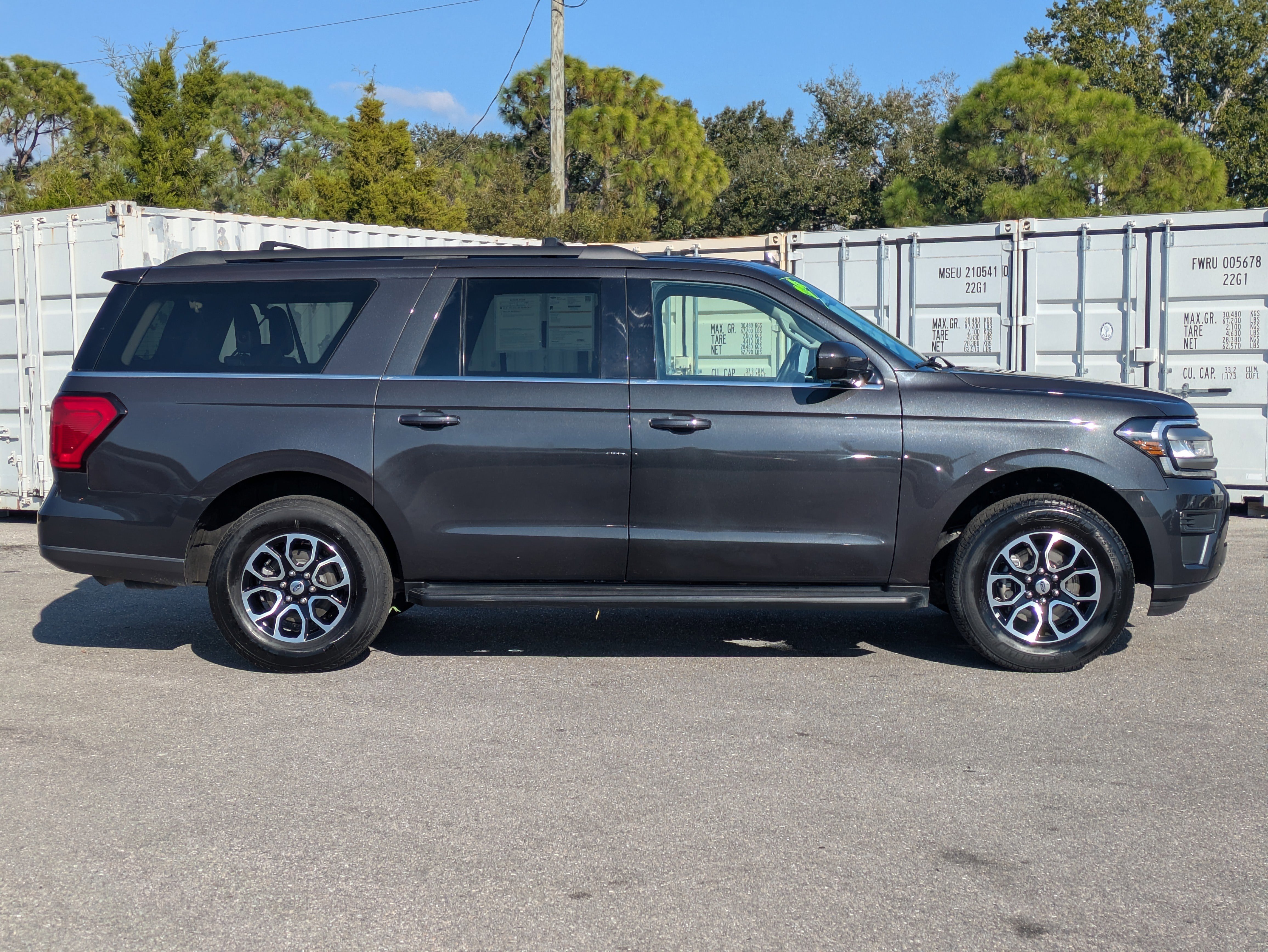 Certified 2024 Ford Expedition Max XLT image 3