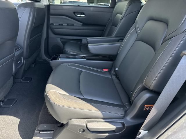 Used 2023 Nissan Pathfinder SL w/ SL Premium Package FWD image 16
