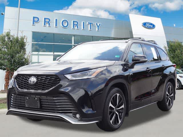 Used 2021 Toyota Highlander XSE FWD image 1