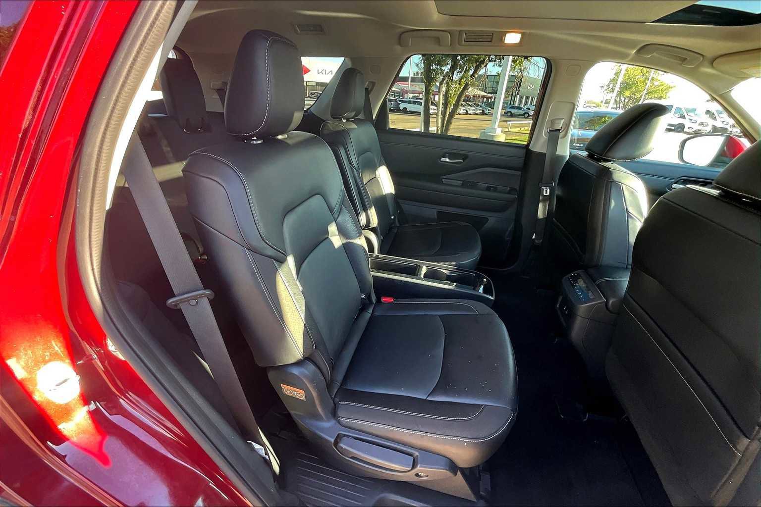 Used 2023 Nissan Pathfinder SL w/ SL Premium Package image 19