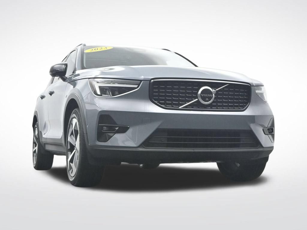 Used 2023 Volvo XC40 B4 Ultimate FWD image 39