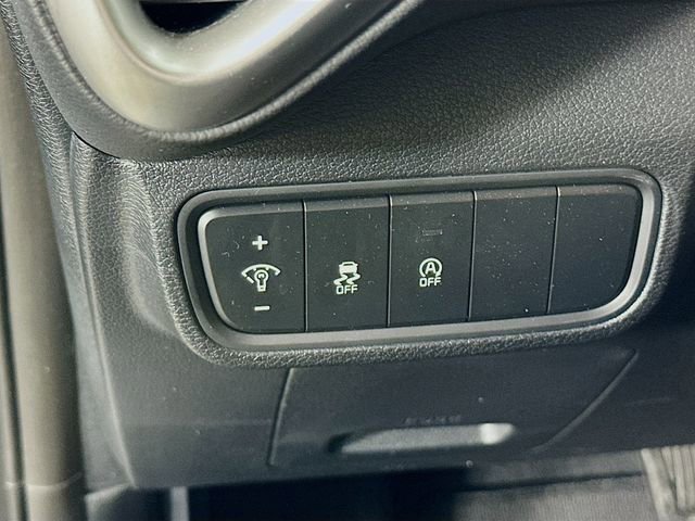 Used 2025 Kia Soul LX w/ LX Technology Package FWD image 16
