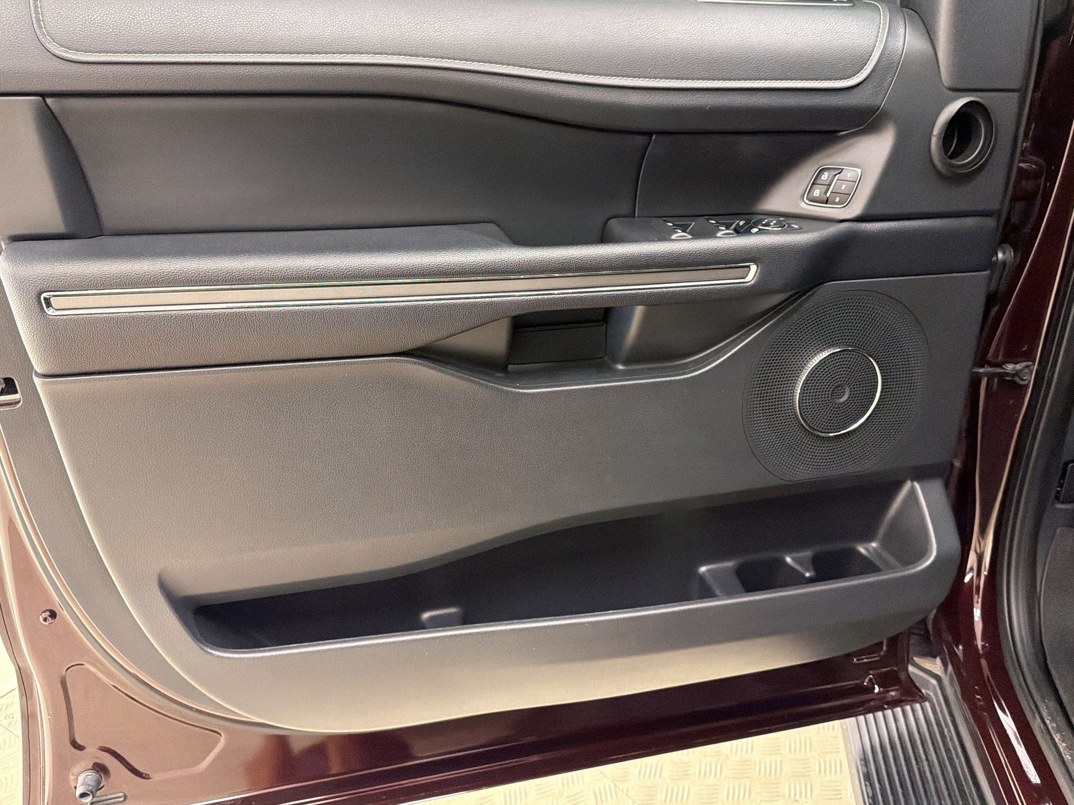 Certified 2024 Ford Expedition XLT RWD image 14